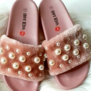 Hot Kiss Fur Slides
